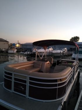 2016 24 foot Bennington SLX Pontoon Boat for sale in Volo, IL - image 2 
